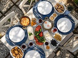 Voger Alaçatı Family