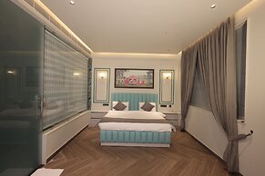 Wedcation by Tivoli, Israna