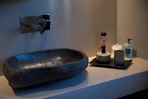 ILION Air Host - Near Athens International Airport