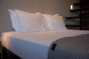 ILION Air Host - Near Athens International Airport