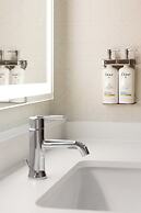 Holiday Inn Express And Suites Charlotte Airport Area by IHG