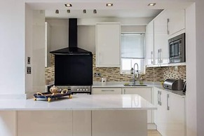 Tudor House Kingston Luxury 5 bed Villa