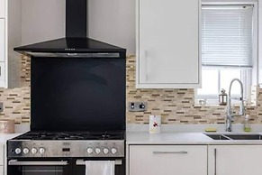 Tudor House Kingston Luxury 5 bed Villa