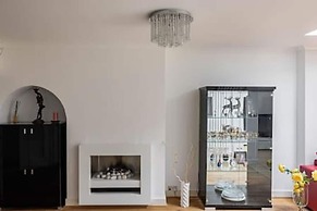 Tudor House Kingston Luxury 5 bed Villa