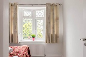 Tudor House Kingston Luxury 5 bed Villa