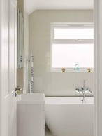 Tudor House Kingston Luxury 5 bed Villa