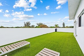 Unique Retreat - Unit B: Homey First-floor Haven