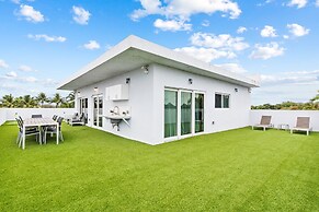 Unique Retreat - Unit B: Homey First-floor Haven