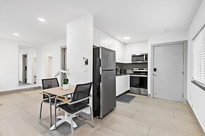 Unique Retreat - Unit C: Charming 2nd-floor Escape