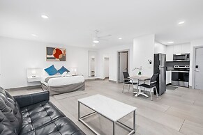 Unique Retreat - Unit C: Charming 2nd-floor Escape