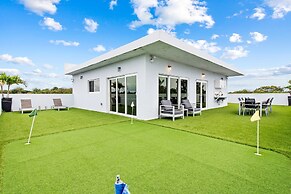 Unique Retreat - Unit C: Charming 2nd-floor Escape