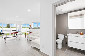 Unique Retreat - Unit C: Charming 2nd-floor Escape