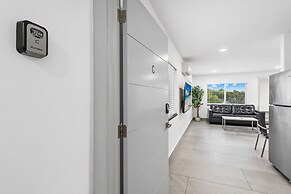 Unique Retreat - Unit C: Charming 2nd-floor Escape