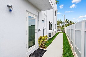 Unique Retreat - Unit C: Charming 2nd-floor Escape