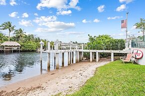 Unique Retreat - Unit C: Charming 2nd-floor Escape