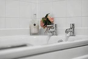 The Pinnacle by Cotels