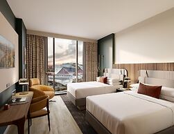 Hotel Phoenix Centennial Yards