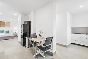 Unique Retreat - Unit E: Rustic 3rd-floor Hideaway