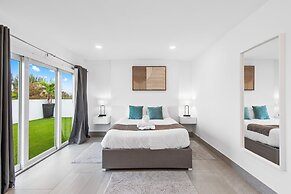 Unique Retreat - Unit E: Rustic 3rd-floor Hideaway