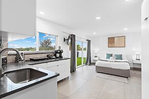 Unique Retreat - Unit E: Rustic 3rd-floor Hideaway