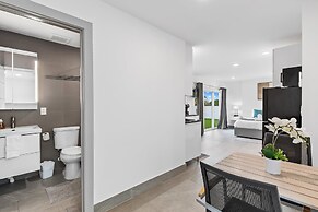 Unique Retreat - Unit E: Rustic 3rd-floor Hideaway