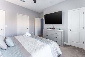 Private Disney Oasis With Pool Hot Tub Ps5 and Modern Amenities