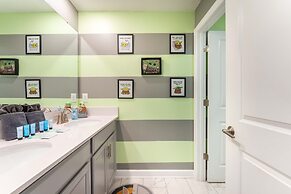 Private Disney Oasis With Pool Hot Tub Ps5 and Modern Amenities