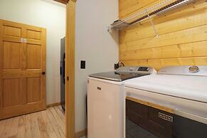 Luxury Cabin w Panoramic Views Firepit Game Room Pinnacle Chalet