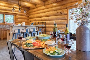 Luxury Cabin w Panoramic Views Firepit Game Room Pinnacle Chalet