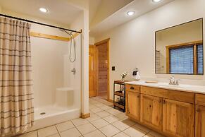 Luxury Cabin w Panoramic Views Firepit Game Room Pinnacle Chalet