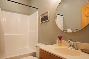 Luxury Cabin w Panoramic Views Firepit Game Room Pinnacle Chalet