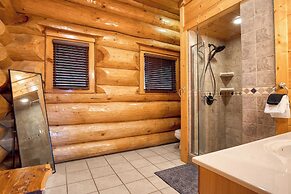 Luxury Cabin w Panoramic Views Firepit Game Room Pinnacle Chalet