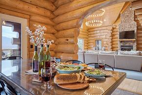 Luxury Cabin w Panoramic Views Firepit Game Room Pinnacle Chalet
