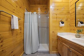 Luxury Cabin w Panoramic Views Firepit Game Room Pinnacle Chalet