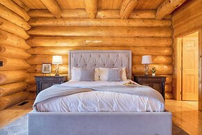 Luxury Cabin w Panoramic Views Firepit Game Room Pinnacle Chalet