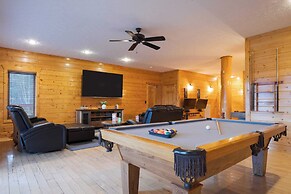 Luxury Cabin w Panoramic Views Firepit Game Room Pinnacle Chalet