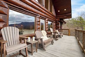 Luxury Cabin w Panoramic Views Firepit Game Room Pinnacle Chalet