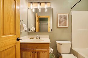 Luxury Cabin w Panoramic Views Firepit Game Room Pinnacle Chalet