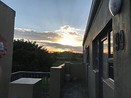 Relax and Unwind in a Beautiful Open-plan Space!