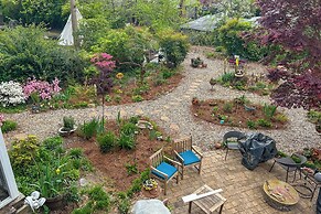 Walk to Downtown: Pet-friendly Cottage in Tyron