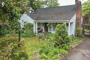 Walk to Downtown: Pet-friendly Cottage in Tyron