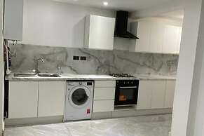 Coventry Stay - Sleeps 8, Free Parking & Wifi