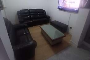 Coventry Stay - Sleeps 8, Free Parking & Wifi