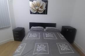 Coventry Stay - Sleeps 8, Free Parking & Wifi