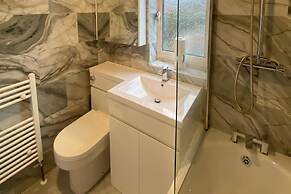 Coventry Stay - Sleeps 8, Free Parking & Wifi