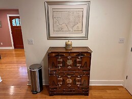 Retro Cowyboy Villa in the Heart of Austin