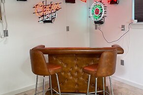 Retro Cowyboy Villa in the Heart of Austin