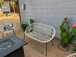 Retro Cowyboy Villa in the Heart of Austin