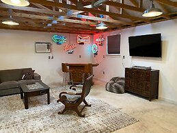 Retro Cowyboy Villa in the Heart of Austin