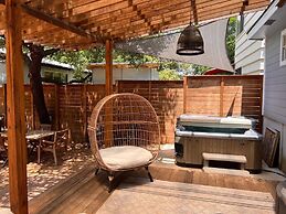 Retro Cowyboy Villa in the Heart of Austin
